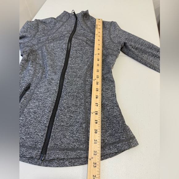 Lululemon Define Jacket Women’s Size 6 Gray Full Zip Long Sleeve Athletic - Picture 7 of 7